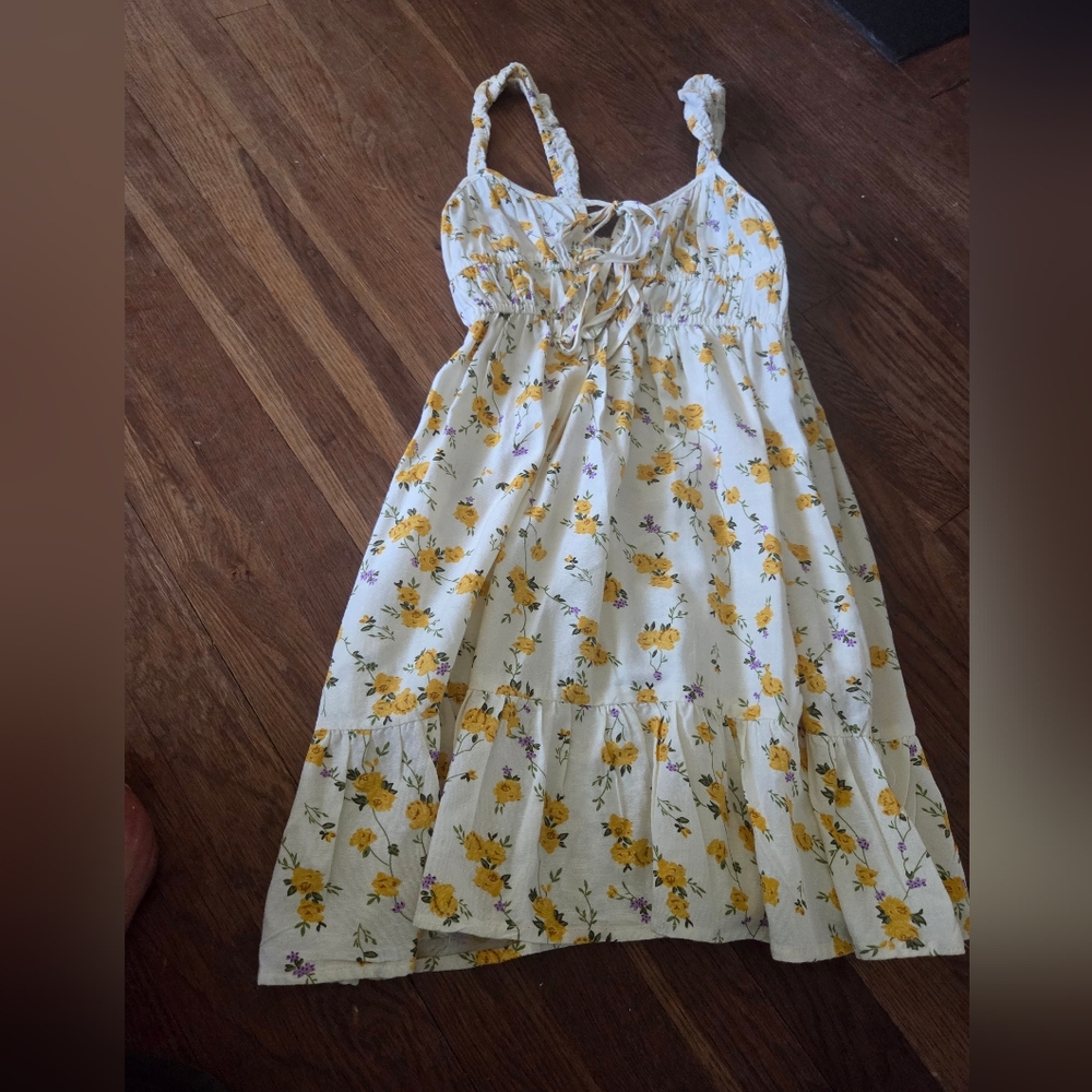 Chic Floral Mini Dress in Yellow and White